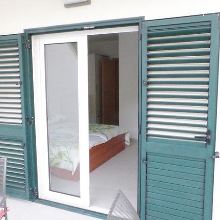 Apartmani Kusic トゥルパニ エクステリア 写真