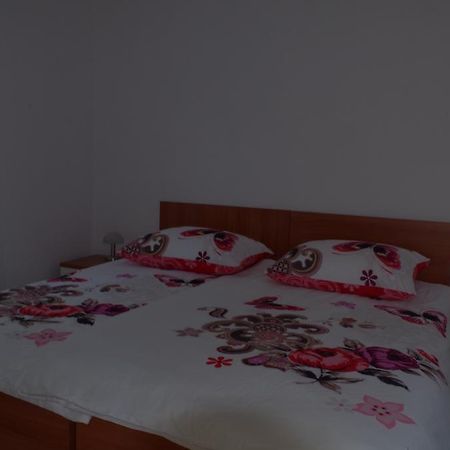Apartmani Kusic トゥルパニ エクステリア 写真