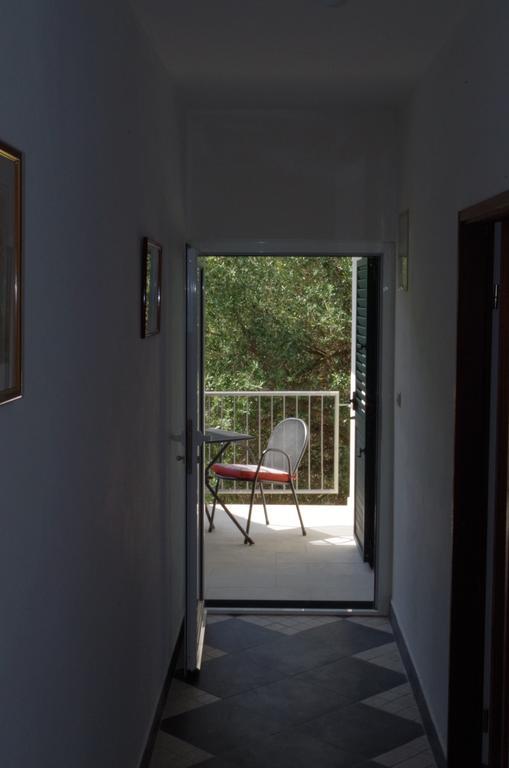 Apartmani Kusic トゥルパニ エクステリア 写真