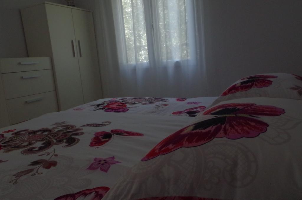 Apartmani Kusic トゥルパニ エクステリア 写真