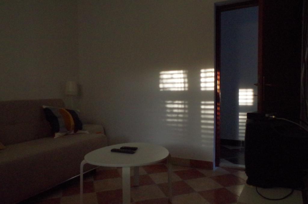 Apartmani Kusic トゥルパニ エクステリア 写真