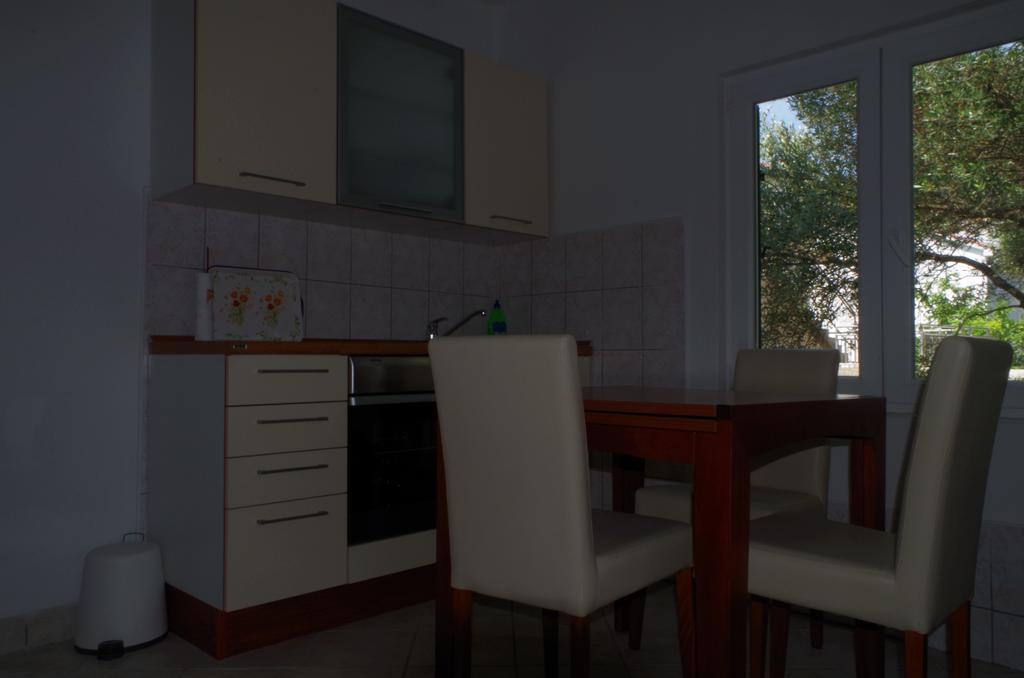 Apartmani Kusic トゥルパニ エクステリア 写真